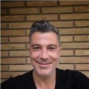 Como profesor de Graduado Superior en Fotografía y Diseño Gráfico, y de Producción Gráfica, imparto cursos del paquete Adobe Creative Suite